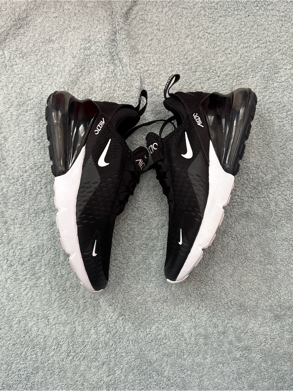 Nike Women’s Air Max 270 Black and White Athletic Sneakers Size 6.5